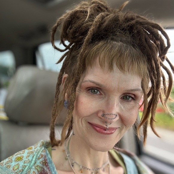 Meet your Posher, Tina - Picture 3 of 3